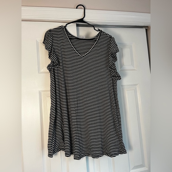 Time and Tru Tops - Time and Tru Maternity Black and White Ruffle Sleeves